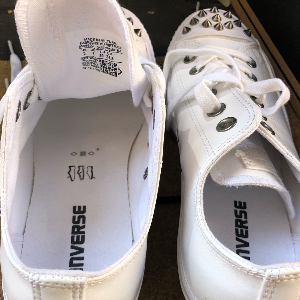 Converse  chuck taylor white spike tennis shoes